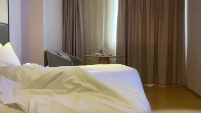 首个完整长片